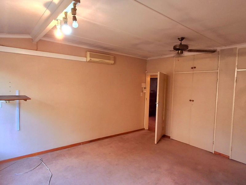 Spacious 4-Bedroom Family Home with 3 Living Areas & Huge Yard in Prime Sasolburg Location - Photo 10