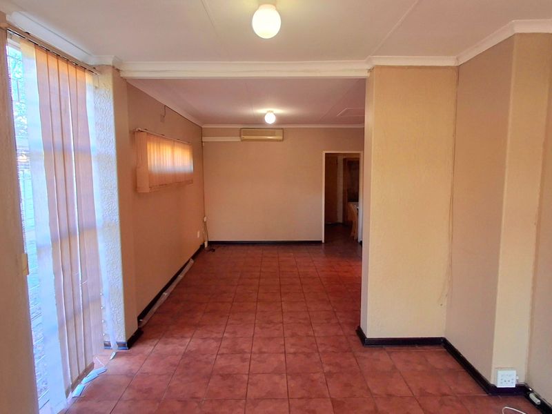 Spacious 4-Bedroom Family Home with 3 Living Areas & Huge Yard in Prime Sasolburg Location - Photo 8