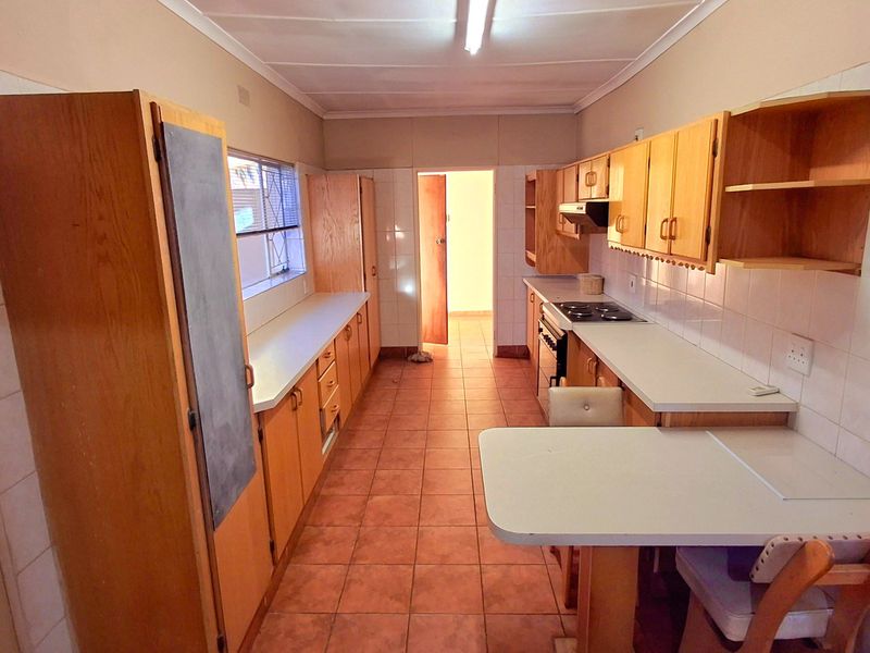 Spacious 4-Bedroom Family Home with 3 Living Areas & Huge Yard in Prime Sasolburg Location - Photo 6