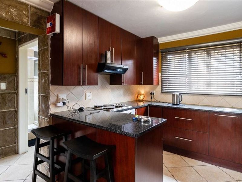 Stylish Family Home with En-Suite Comfort - Photo 1