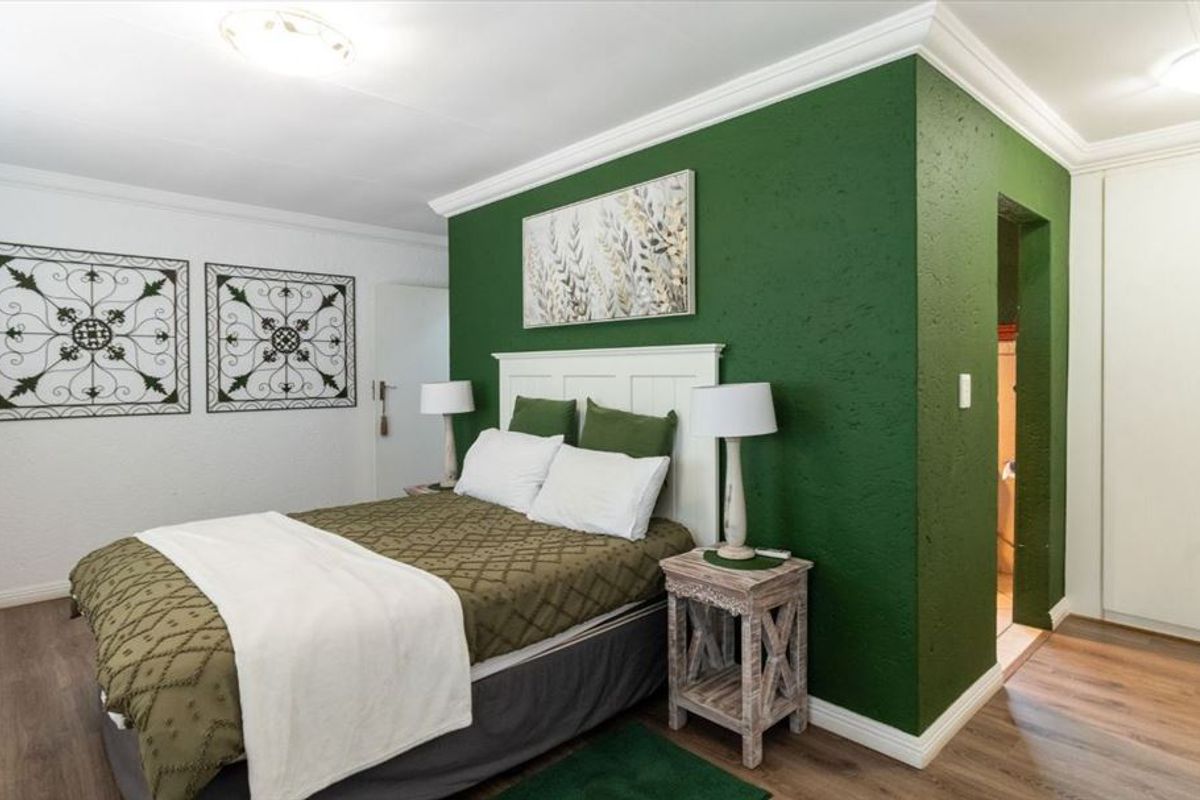 Stylish Family Home with En-Suite Comfort - Photo 3