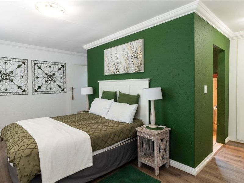 Stylish Family Home with En-Suite Comfort - Photo 3