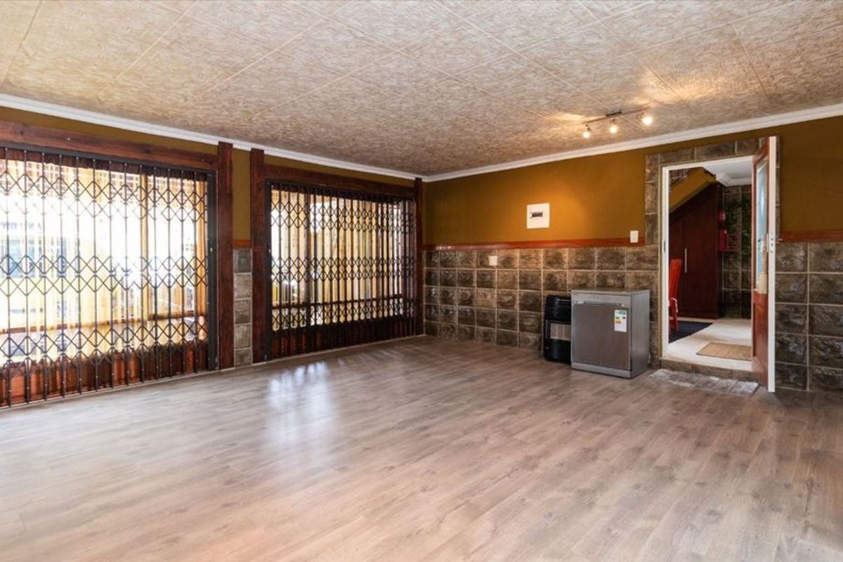 Stylish Family Home with En-Suite Comfort - Photo 2
