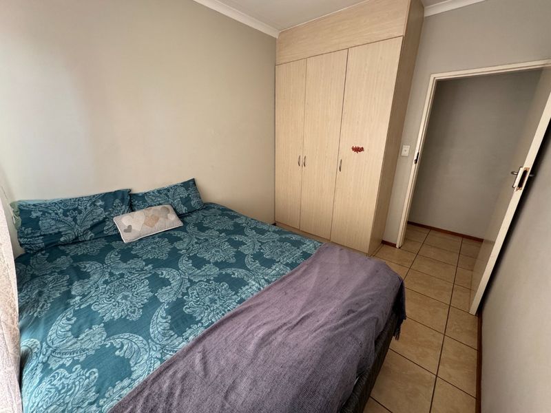 Comfortable Family Home with En-Suite Main Bedroom - Photo 6