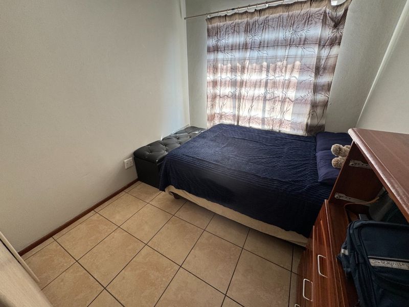 Comfortable Family Home with En-Suite Main Bedroom - Photo 7