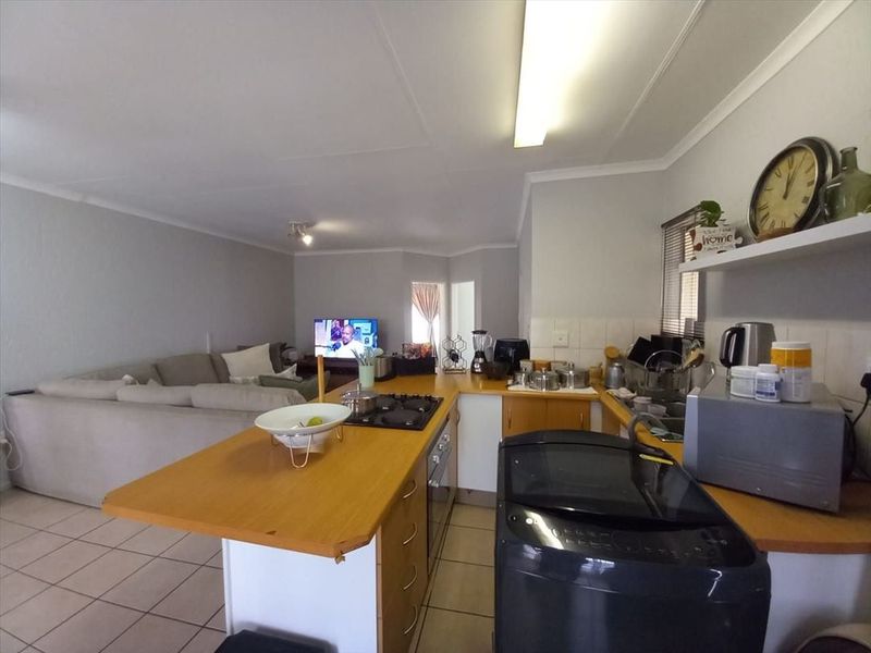 Neat Two-Bedroom Home with Comfortable Living Areas - Photo 1