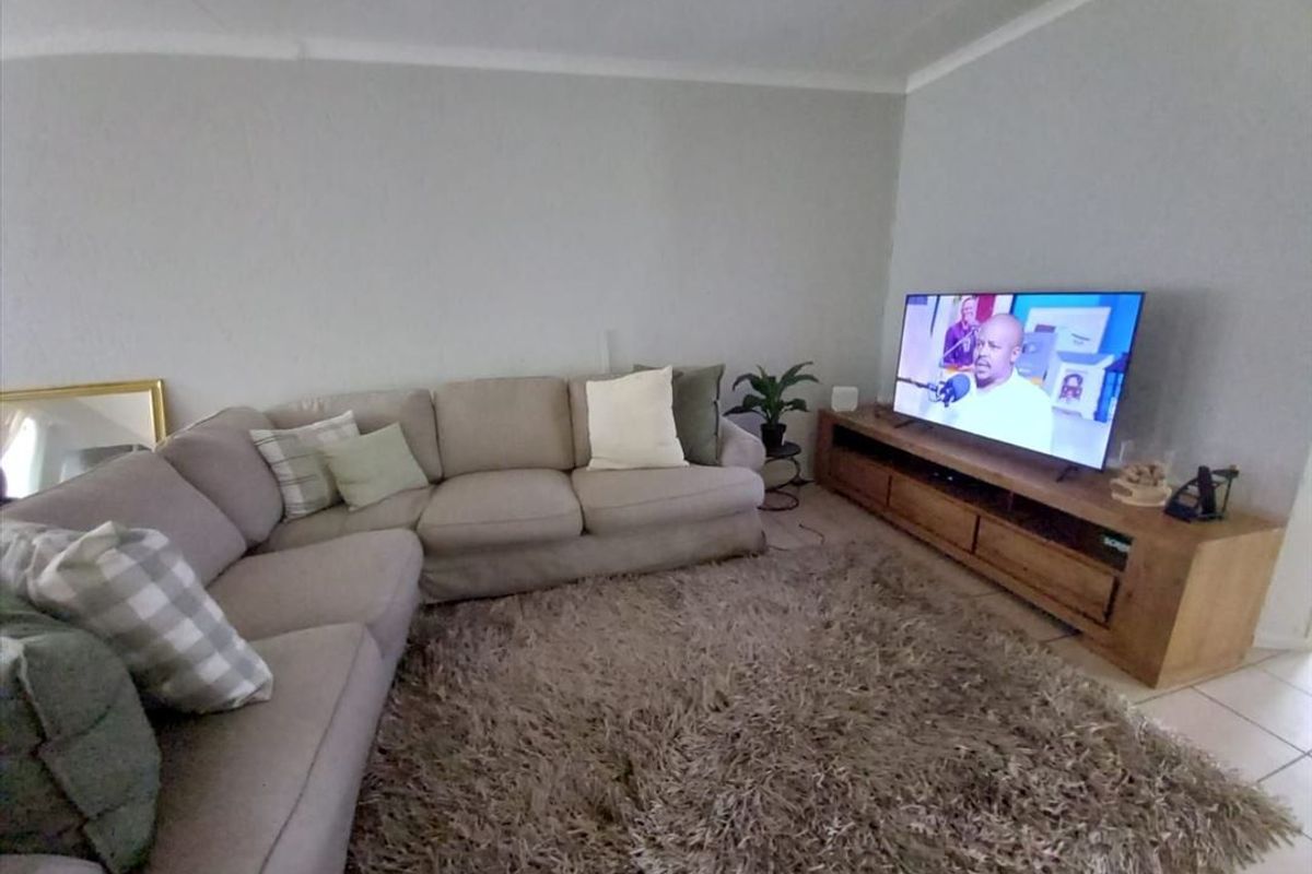 Neat Two-Bedroom Home with Comfortable Living Areas - Photo 2