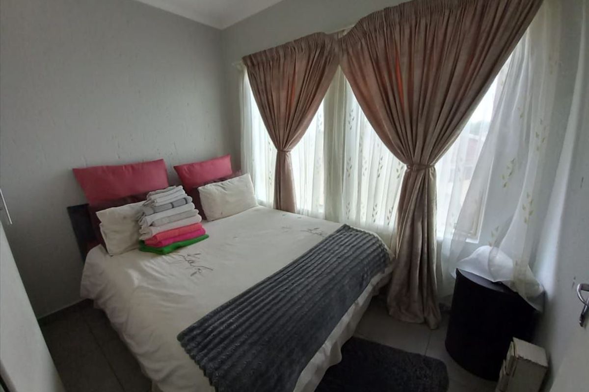 Neat Two-Bedroom Home with Comfortable Living Areas - Photo 3