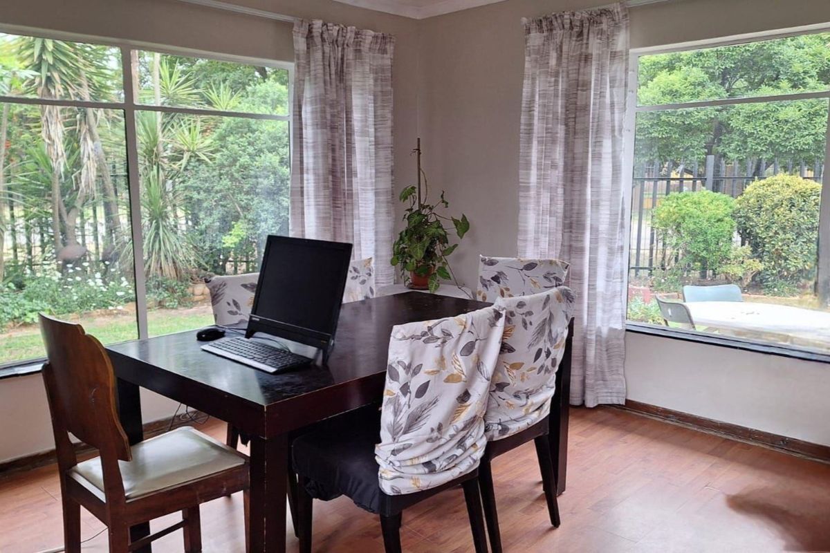 Spacious 5-Bedroom Family Home with Endless Potential - Photo 3