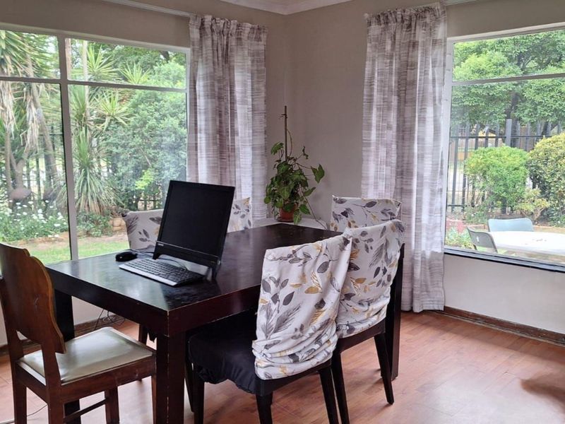 Spacious 5-Bedroom Family Home with Endless Potential - Photo 3
