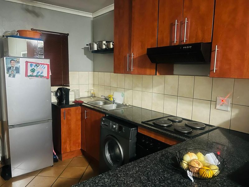 Modern first floor 2 Bedroom and 1 Bathroom Apartment for Rent - Photo 2