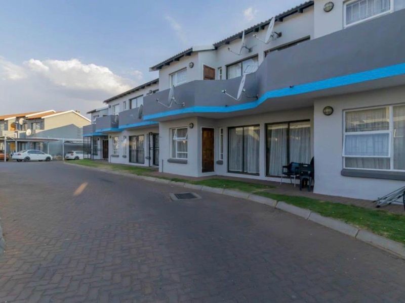 Modern first floor 2 Bedroom and 1 Bathroom Apartment for Rent - Photo 1