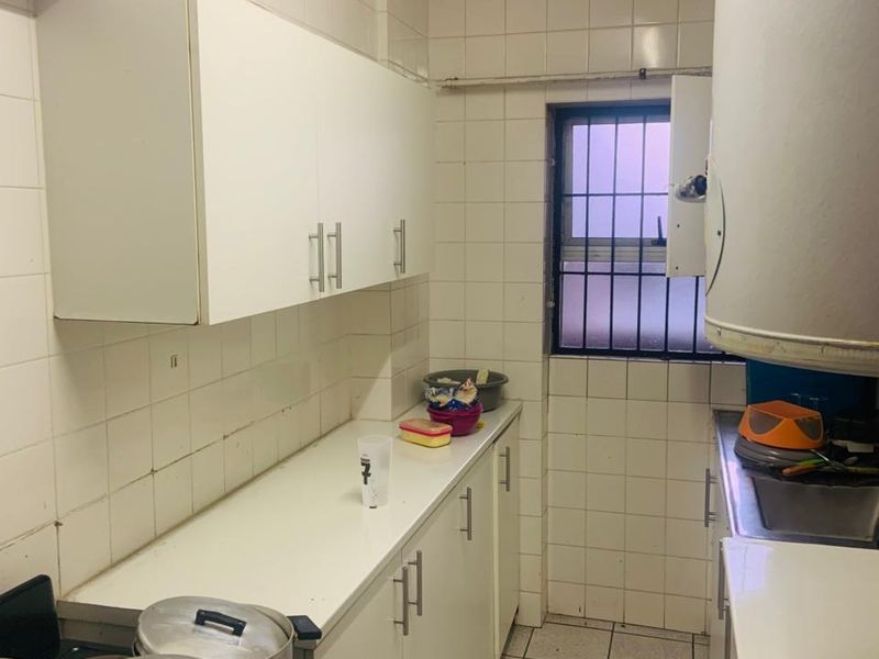 1.5 Bedrooms, 1 Bathroom Apartment For Sale In Durban Central, Durban - Photo 2