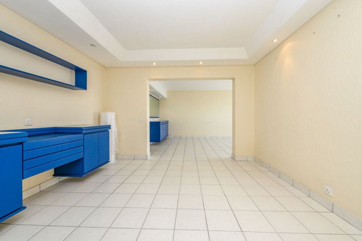 Luxury Beachfront Apartment for Sale in Humewood for R2 300,000 - Photo 4