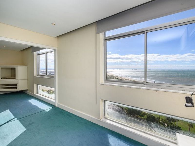 Luxury 3 bedroom Beachfront Apartment for Sale in Humewood - Photo 3