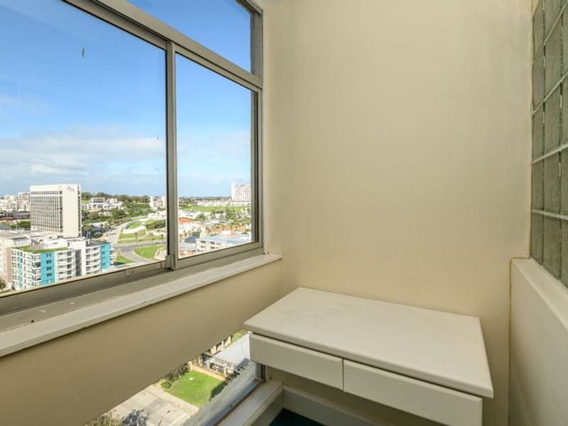 Luxury 3 bedroom Beachfront Apartment for Sale in Humewood - Photo 5
