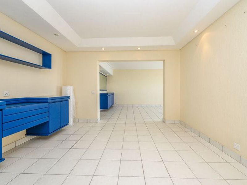 Luxury 3 bedroom Beachfront Apartment for Sale in Humewood - Photo 10