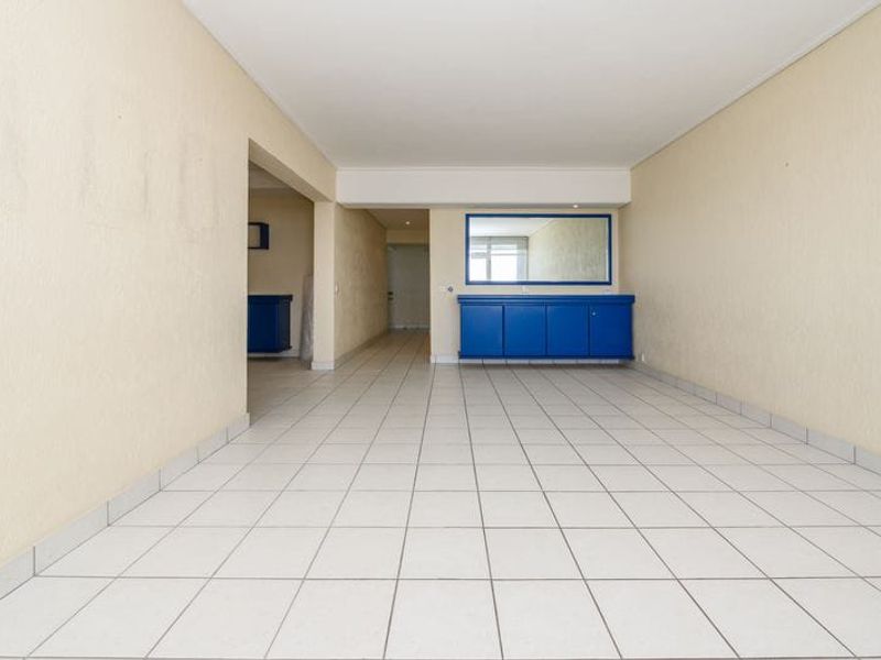 Luxury 3 bedroom Beachfront Apartment for Sale in Humewood - Photo 8
