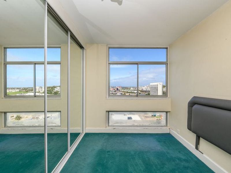 Luxury 3 bedroom Beachfront Apartment for Sale in Humewood - Photo 6