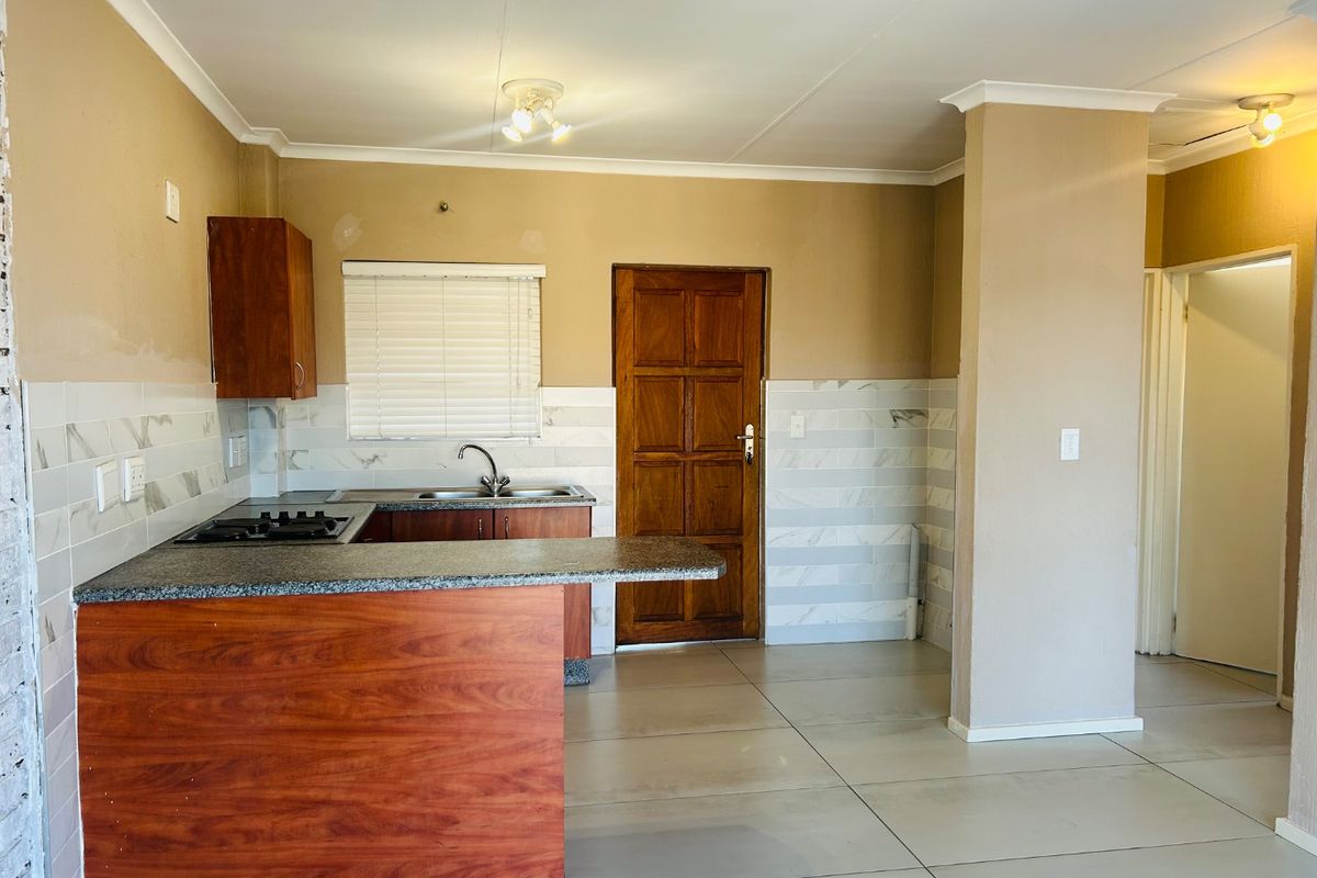 2 Bedroom 1 Bathroom 1st Floor Apartment For Rental - Photo 3