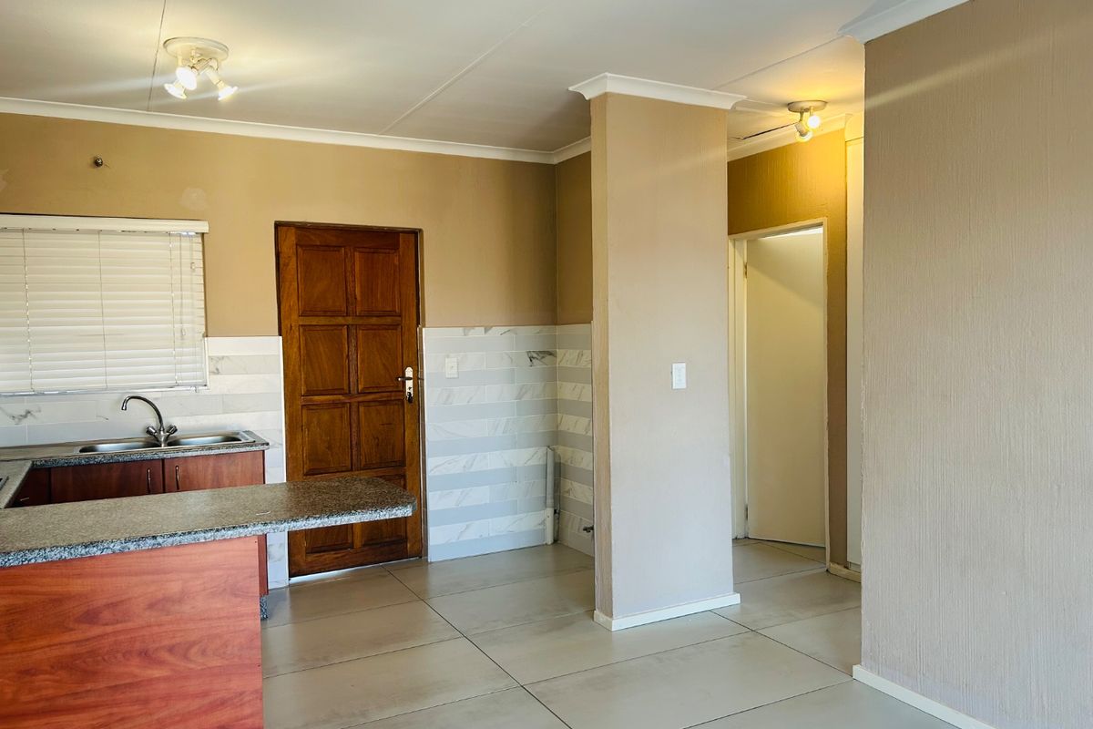 2 Bedroom 1 Bathroom 1st Floor Apartment For Rental - Photo 2