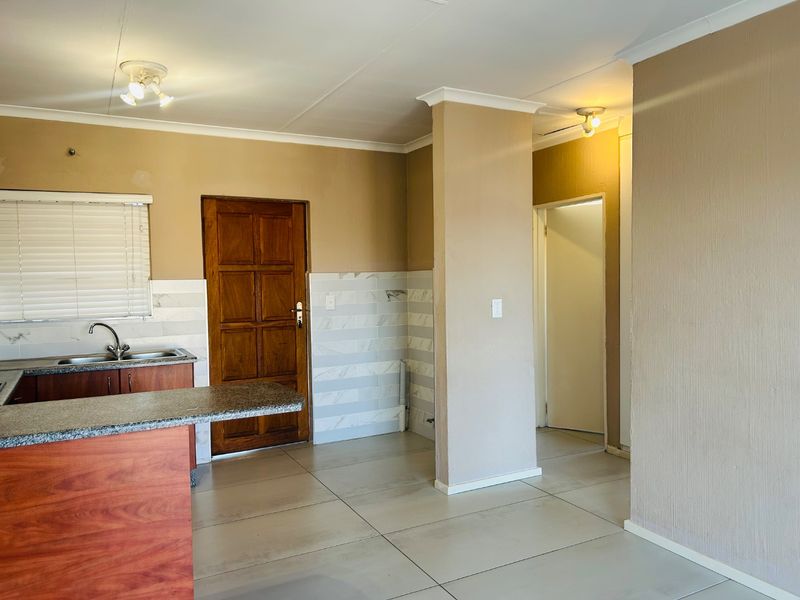 2 Bedroom 1 Bathroom 1st Floor Apartment For Rental - Photo 2