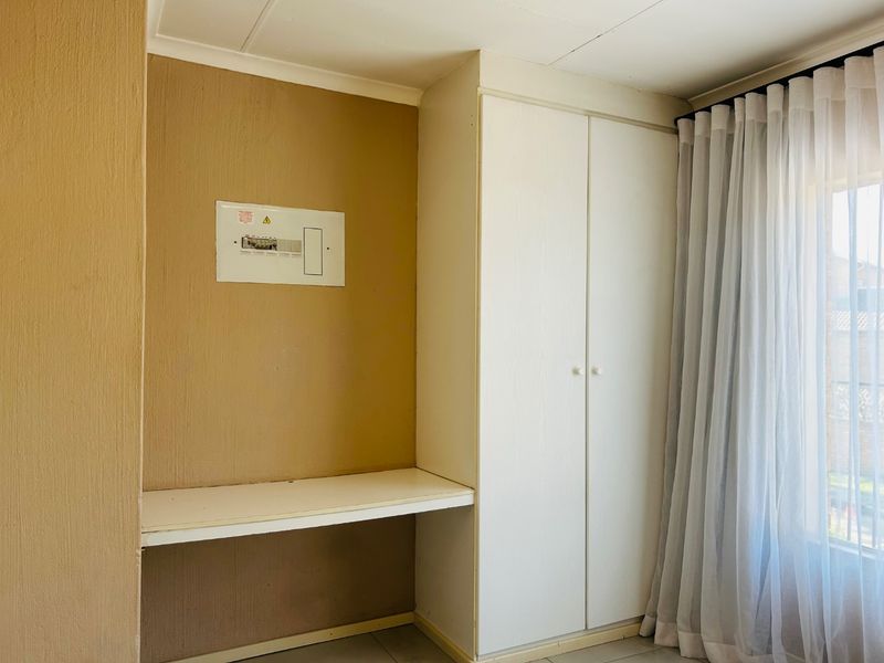 2 Bedroom 1 Bathroom 1st Floor Apartment For Rental - Photo 8