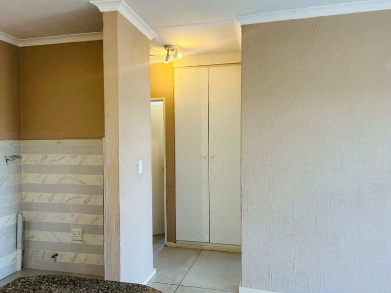 2 Bedroom 1 Bathroom 1st Floor Apartment For Rental - Photo 7