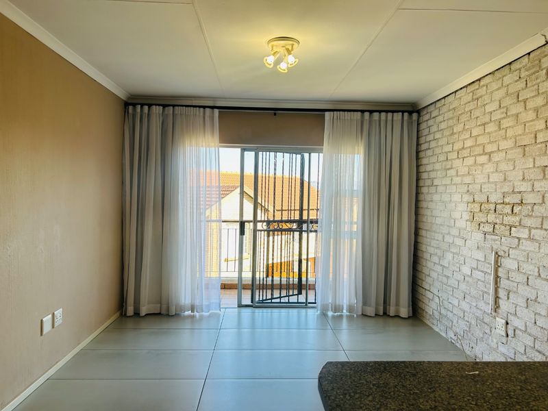 2 Bedroom 1 Bathroom 1st Floor Apartment For Rental - Photo 5