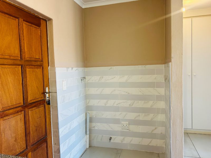 2 Bedroom 1 Bathroom 1st Floor Apartment For Rental - Photo 4