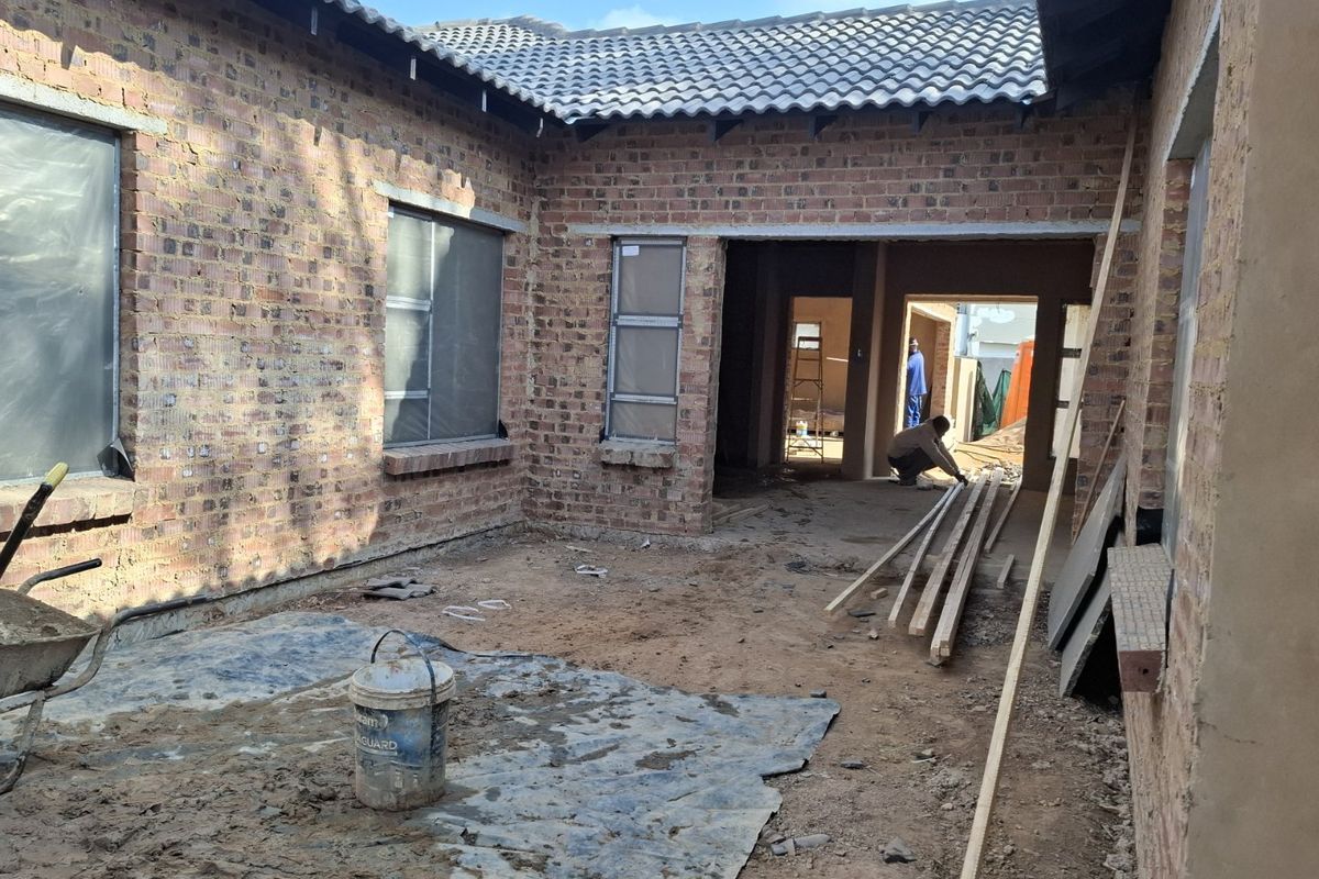 Brand-New 4-Bedroom, office/hobbyroom_Family Home on 1,050m2 Stand in Silver Woods Country Estate - Photo 2