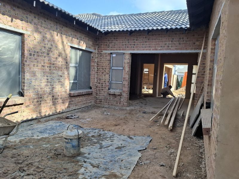 Brand-New 4-Bedroom, office/hobbyroom_Family Home on 1,050m2 Stand in Silver Woods Country Estate - Photo 2