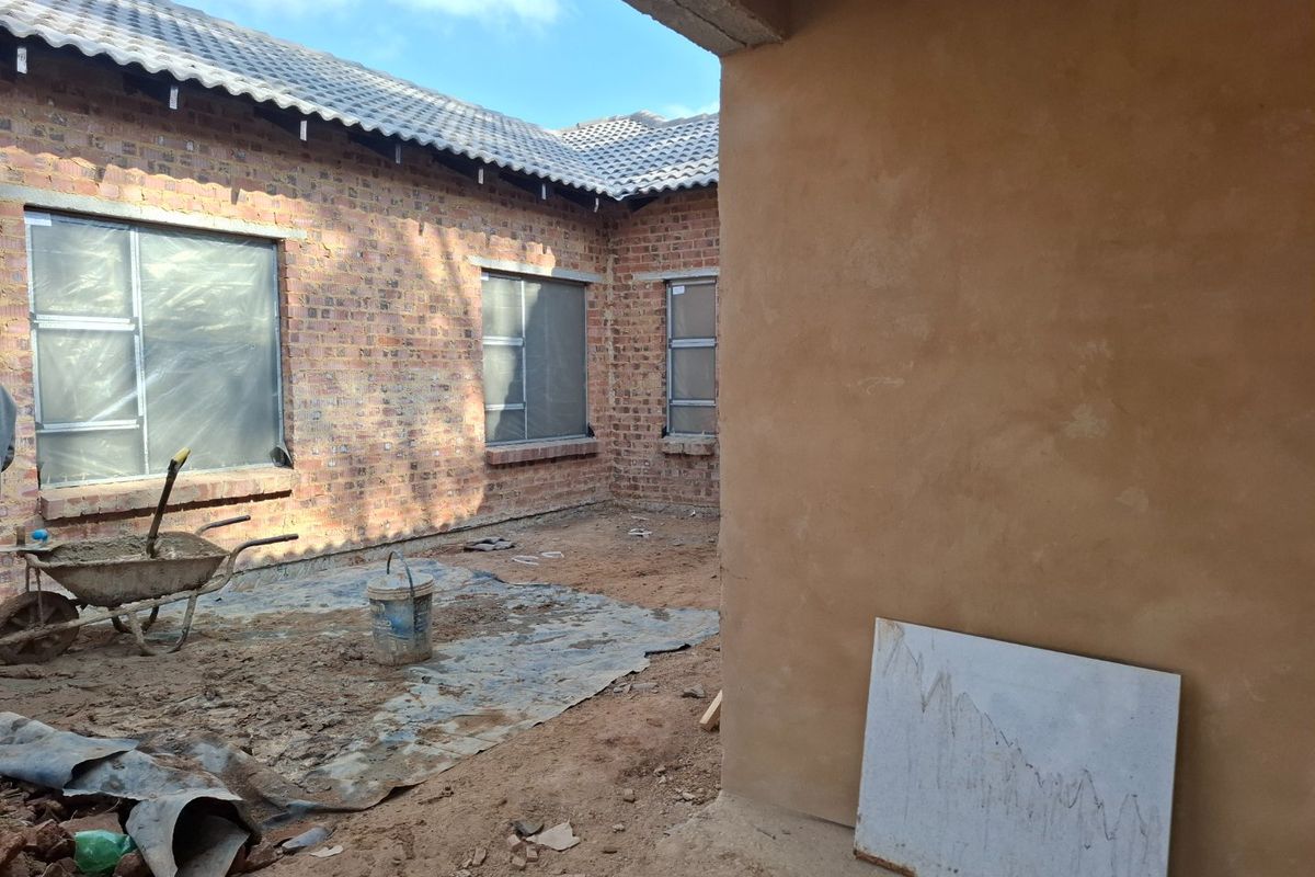 Brand-New 4-Bedroom, office/hobbyroom_Family Home on 1,050m2 Stand in Silver Woods Country Estate - Photo 4