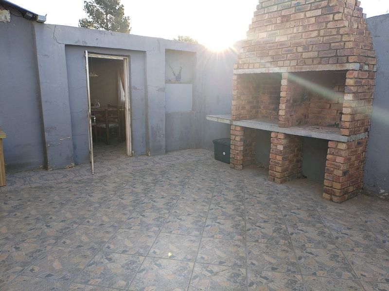 3 Bedroom House for Sale in Strubenvale - Photo 3
