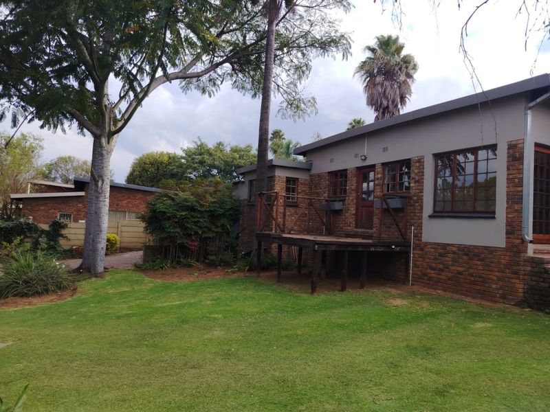 Exceptional Family Home with Guesthouse Potential! - Photo 1