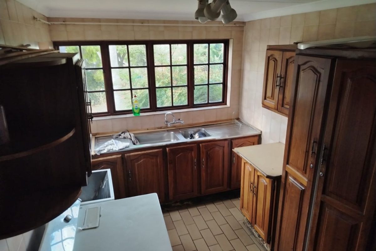 Exceptional Family Home with Guesthouse Potential! - Photo 5