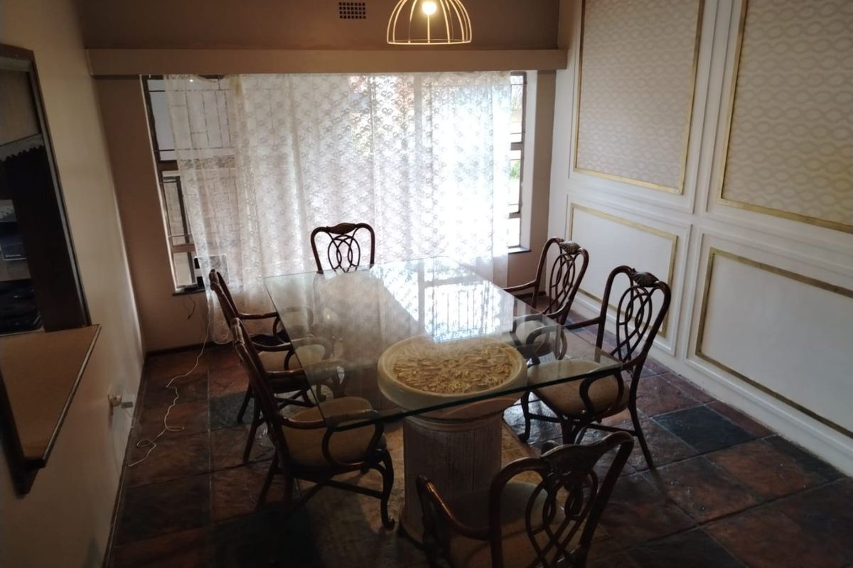 Exceptional Family Home with Guesthouse Potential! - Photo 4