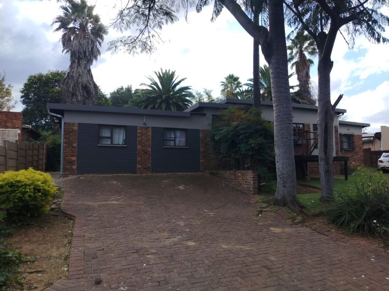 Exceptional Family Home with Guesthouse Potential! - Photo 2