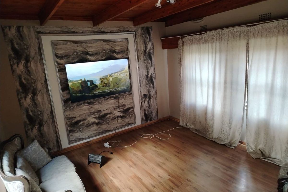 Exceptional Family Home with Guesthouse Potential! - Photo 3