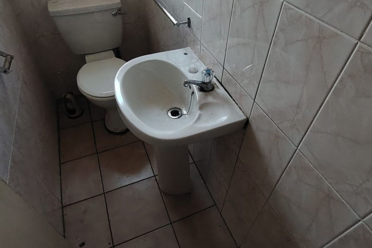 Commercial Property for Sale in East London Central  - Photo 4