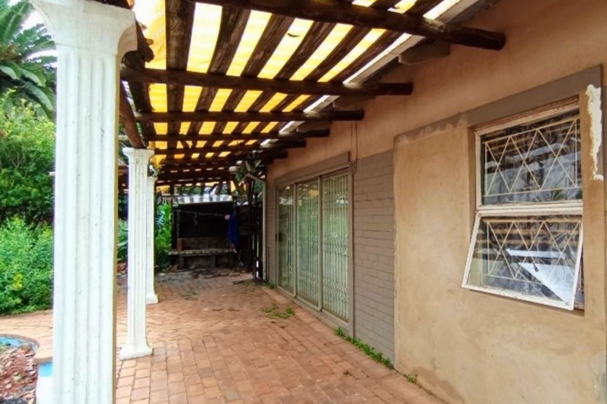 Charming 5 bed home in Wychwood, Germiston - Photo 5