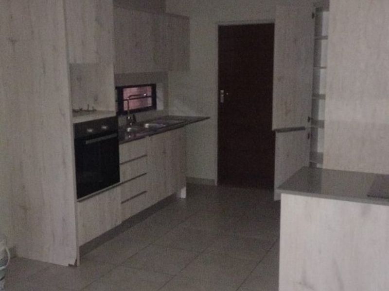 3 bed 2.5 bath duplex to let in Amberfield  - Photo 9