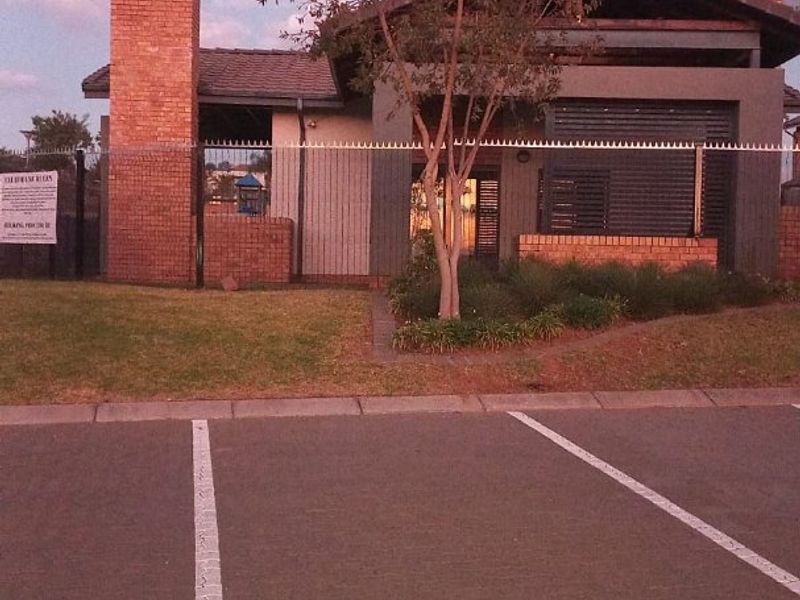 3 bed 2.5 bath duplex to let in Amberfield  - Photo 2