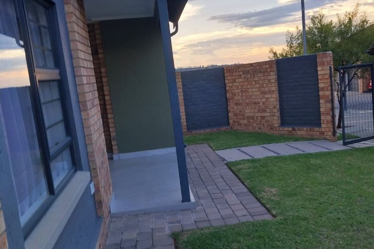 3 bed 2.5 bath duplex to let in Amberfield  - Photo 5
