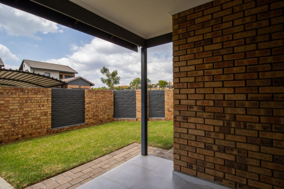 3 bed 2.5 bath duplex to let in Amberfield  - Photo 4
