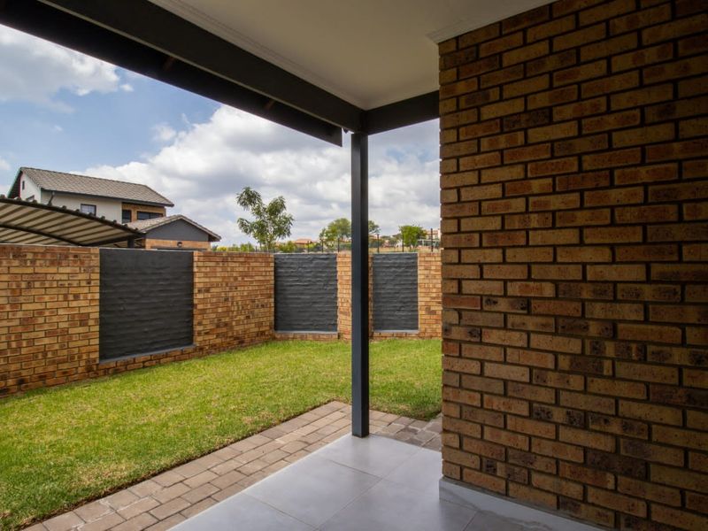 3 bed 2.5 bath duplex to let in Amberfield  - Photo 4