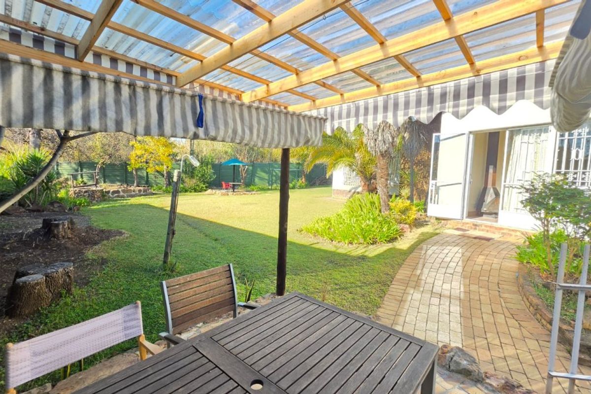 Charming 3 Bedroom Home with flatlet. - Photo 3