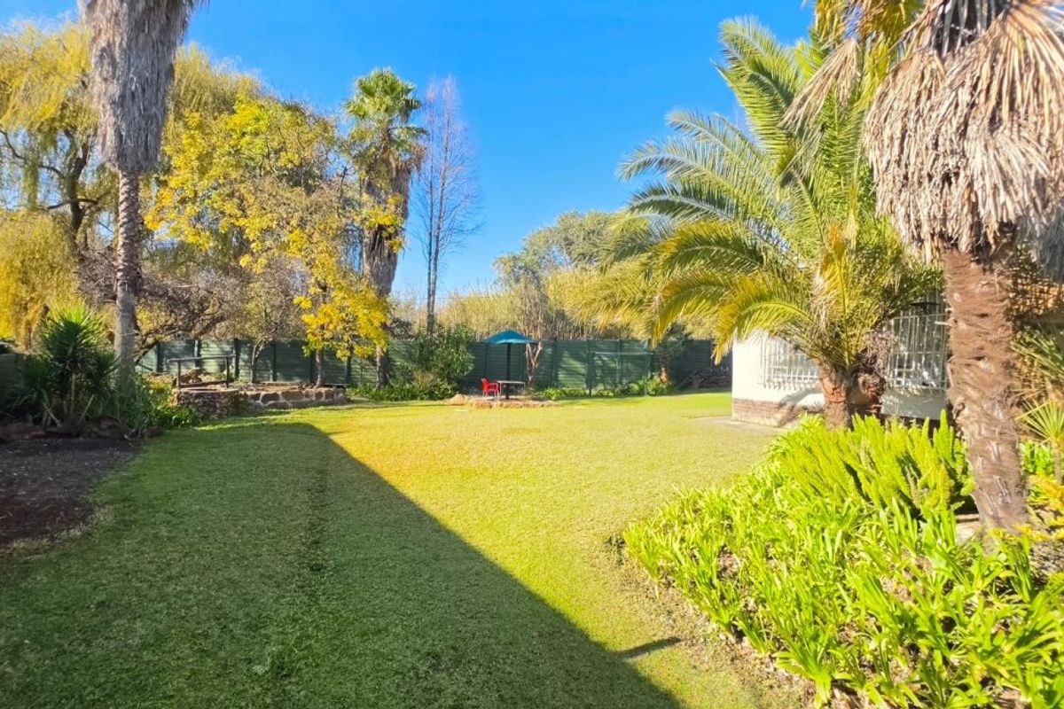 Charming 3 Bedroom Home with flatlet. - Photo 2