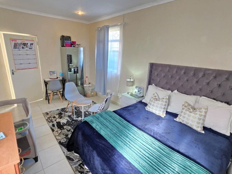 Charming 3 Bedroom Home with flatlet. - Photo 10