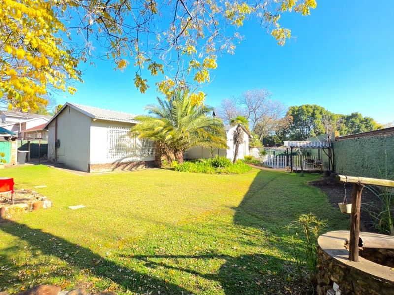 Charming 3 Bedroom Home with flatlet. - Photo 1